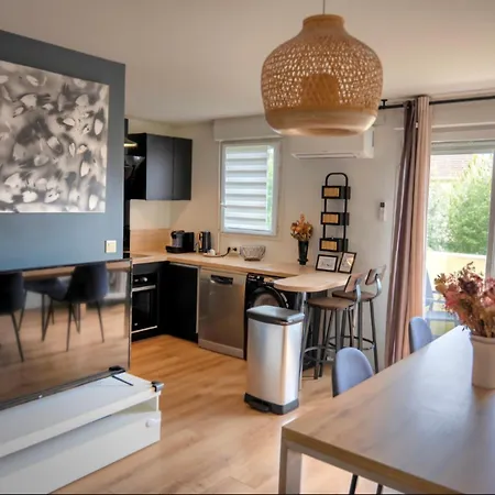 Air-conditioned Peaceful Haven 2 Steps From Paris Apartment